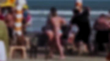 Briga generalizada na praia assusta banhistas em Praia Grande; vídeo