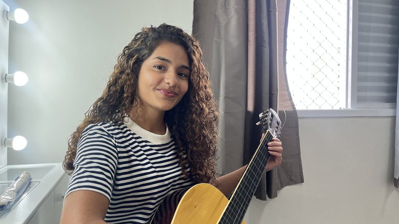 Imagem da cantora mirim de São Vicente Lia Silva