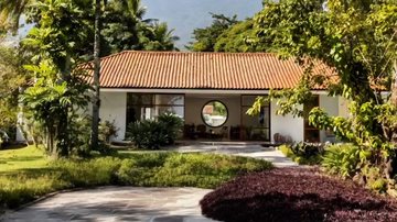 Conheça a casa de Oscar Niemeyer colocada à venda em Ilhabela