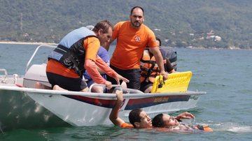 Defesa Civil de São Sebastião capacita moradores para salvamentos aquáticos