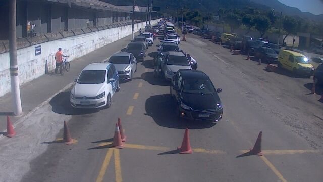 Espera para Ilhabela chega a 60 minutos na manhã deste sábado (18)