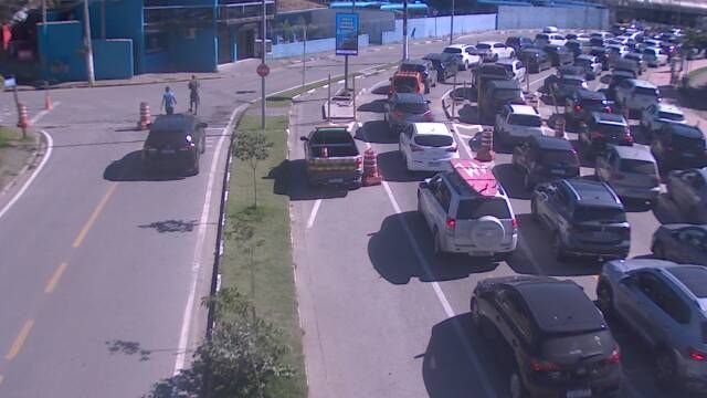 Espera na travessia de Ilhabela volta a subir no início da tarde deste domingo (19)
