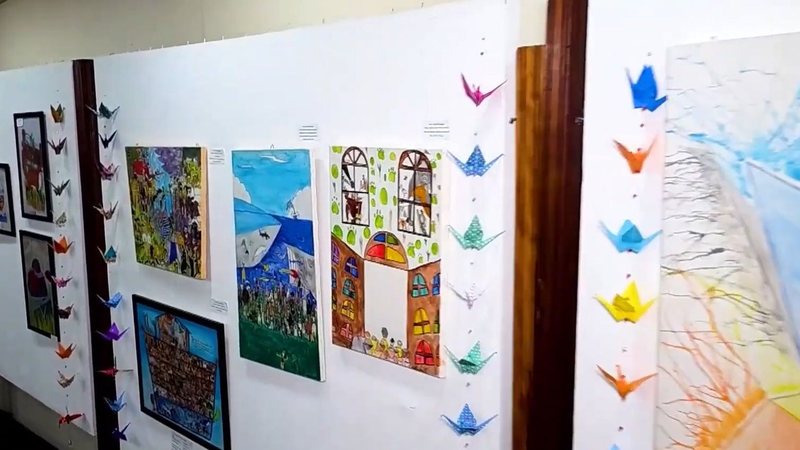 Exposição gratuita em Santos reúne obras de jovem talento da Apae