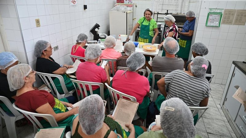 Fundo Social de Santos abre 75 vagas em cursos gratuitos de padaria, artesanato e maquiagem