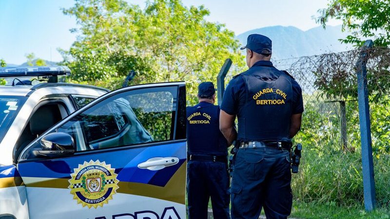 Furtos de correntes terminam em prisões e joias recuperadas em Bertioga