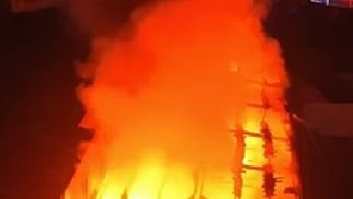 Foto do incêndio em comércio