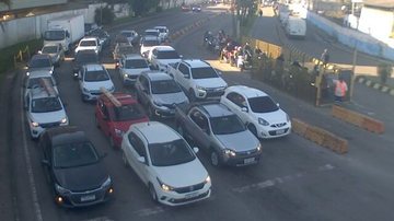 Fila de espera na travessia de balsa Santos-Guarujá