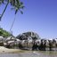 'Pedra do Sino', na faixa de areia da praia de Garapocaia, em Ilhabela