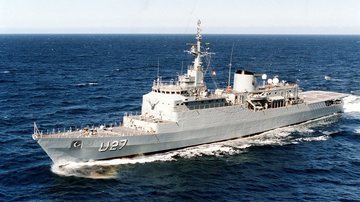Porto de Santos abre visitação gratuita a navio da Marinha