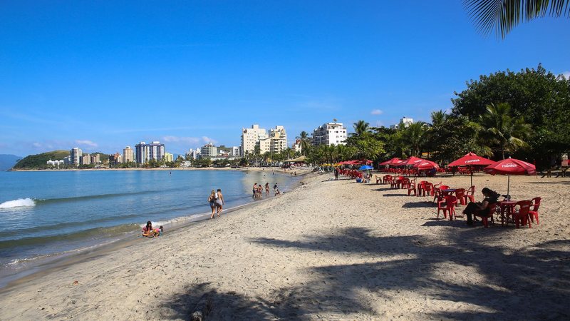 Praia Martim de Sá é destino certo para quem visita Caraguatatuba