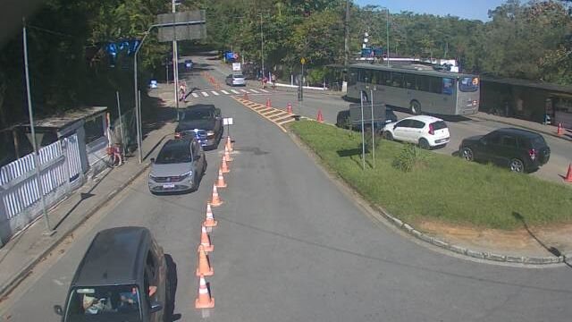 Travessia Bertioga-Guarujá reduz espera para 20 minutos neste domingo (19)