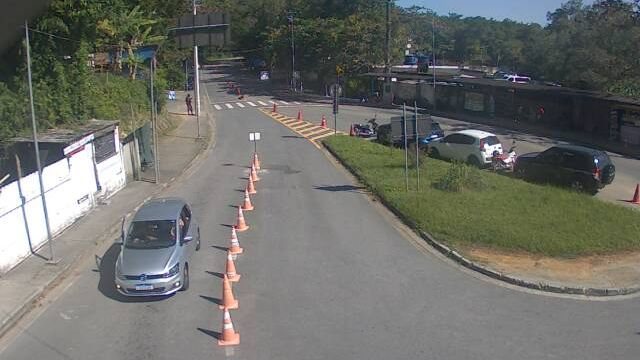 Travessia Bertioga-Guarujá volta a registrar 40 minutos de espera neste domingo (19)