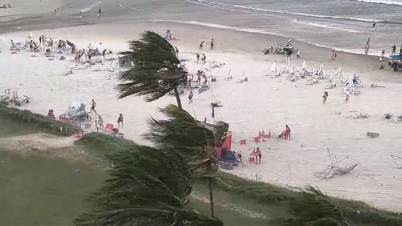 Fortes ventos em praia de Bertioga