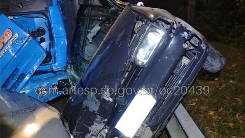 Acidente na rodovia dos Tamoios