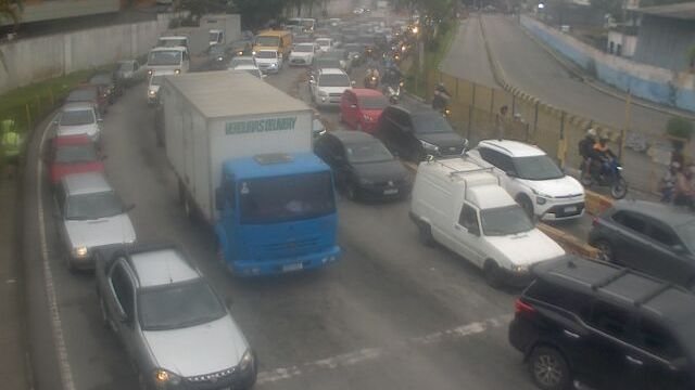 Fila de espera na balsa Santos-Guarujá