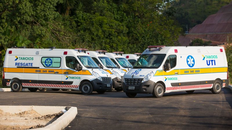 Imagem de cinco ambulância da Concessioária Tamoios