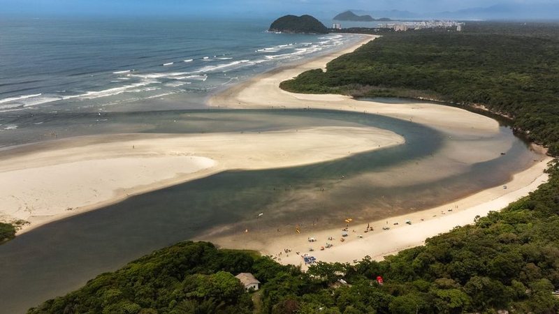Foto aérea praia de Itaguaré