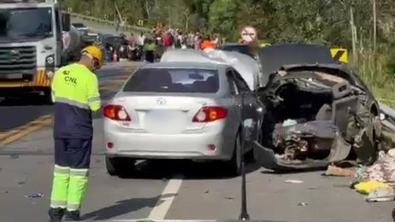 Acidende na rodovia Mogi-Bertioga