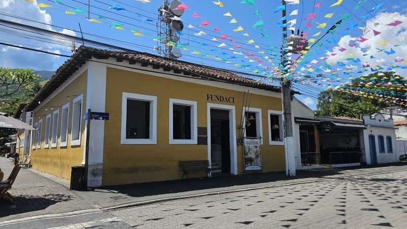 Imagem da frente da sede da Fundaci