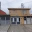 O imóvel mostrado na imagem é um sobrado residencial localizado na Esplanada dos Barreiros, em São Vicente, São Paulo