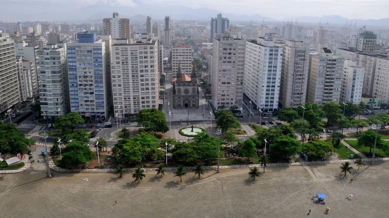 Orla da Praia do Embaré, em Santos