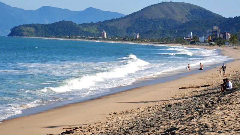 Orla da praia do Massaguaçu, em Caraguatatuba