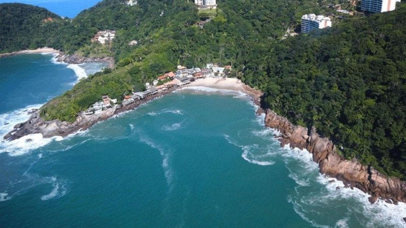 Praia do Sorocotuba, no Guarujá