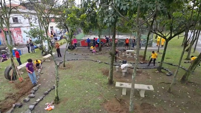 Programa internacional revitaliza praça no bairro do Paquetá, em Santos