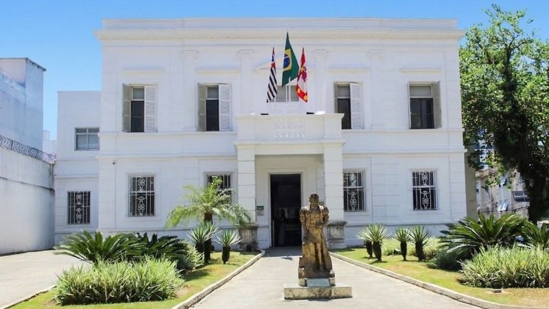 Imagem da frente da prefeitura de São Vicente
