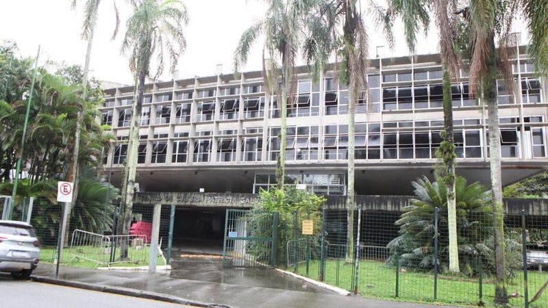 Imagem da entrada do Centro de Cultura Patrícia Galvão
