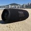 Caixa de som na faixa de areia da praia da Enseada, em Guarujá