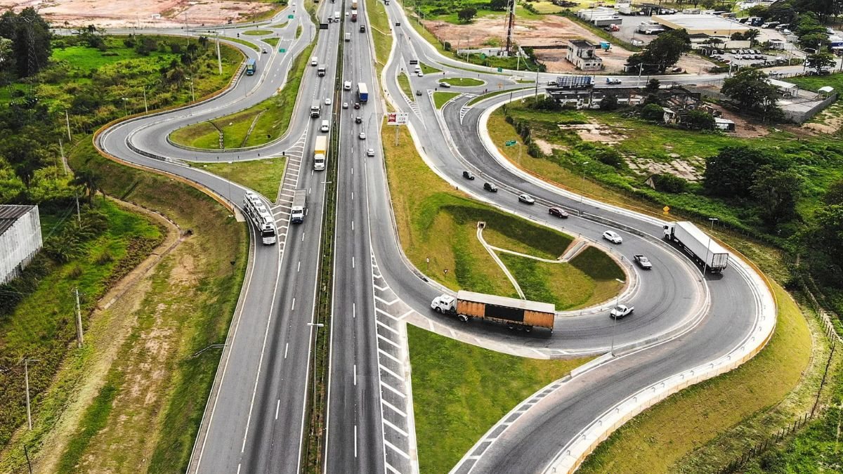 Rodovia Presidente Dutra tem tráfego normal neste sábado (24)