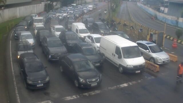 Fila de espera na balsa Santos-Guarujá