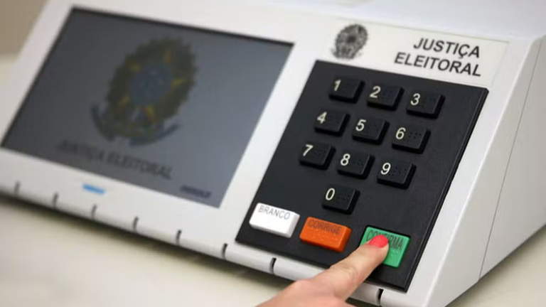 Aposentados e pensionistas que votarem nas eleições terão Prova de Vida considerada pelo INSS; entenda como o comparecimento às urnas pode facilitar a comprovação anual
