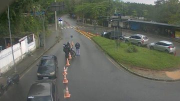 Fila de espera na balsa Bertioga-Guarujá