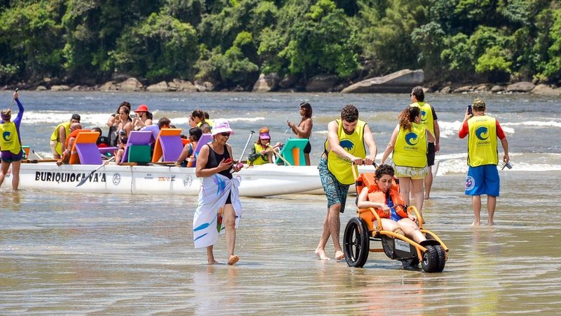 Atividades acessíveis na praia
