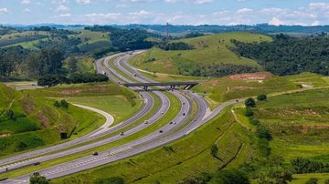 Foto da rodovia vista de cima