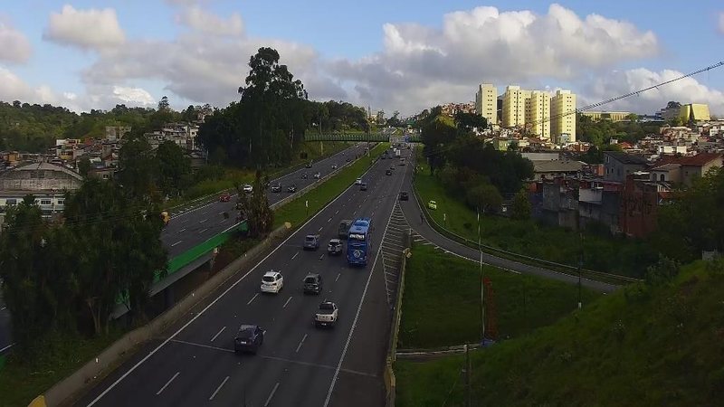 Trecho do sistema Anchieta-Imigrantes com fluxo tranquilo de trânsito