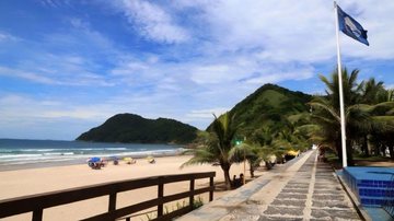 Praia do Tombo, no Guarujá/SP.