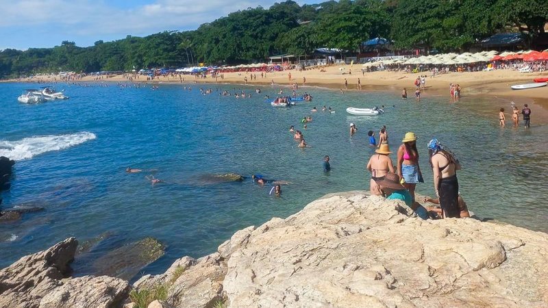Orla da praia do Curral, em Ilhabela/SP.