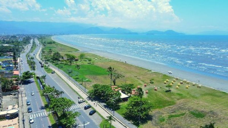 Orla da praia do Romance, em Caraguatatuba/SP