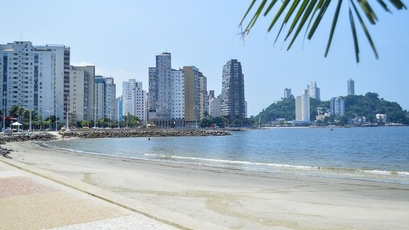 imagem da praia dos milionários