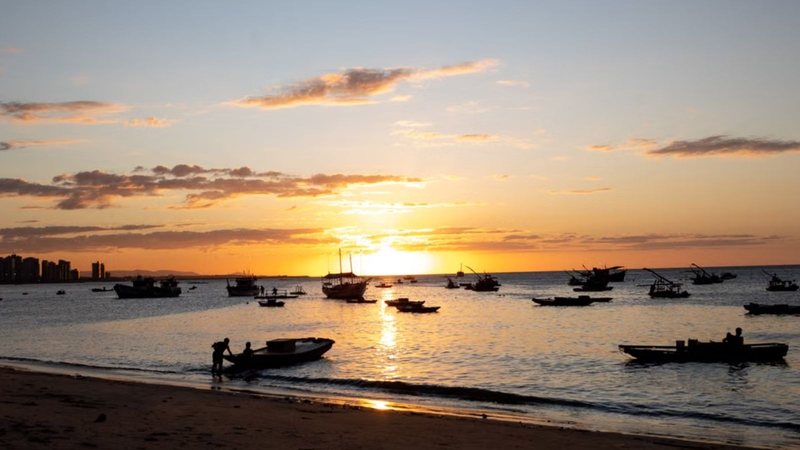 Praia com sol