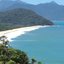 Praia do Puruba vista de um ponto elevado, com extensa faixa de areia, mar azul-turquesa e montanhas