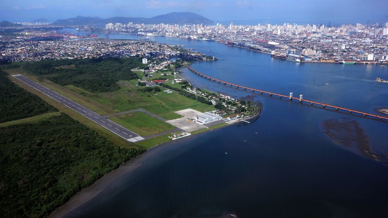 vista aérea do aeroporto de guarujá