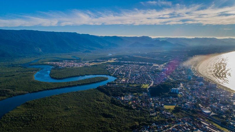 Foto da cidade de Bertioga vista de cima
