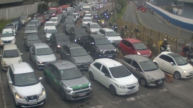 imagem do bolsão de embarque do lado de Guarujá
