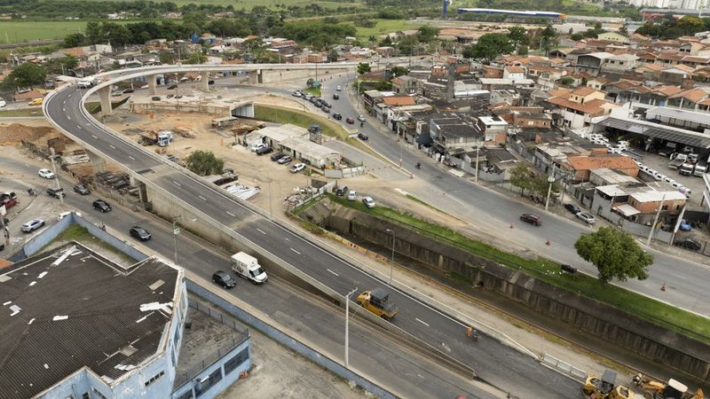 Imagem aérea das obras no complexo viário da avenida Engenheiro Sebastião Gualberto