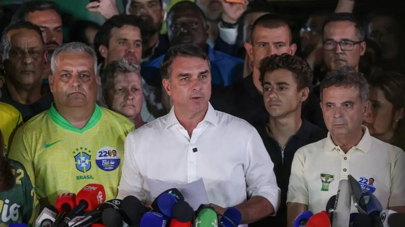 Flávio Bolsonaro em pronunciamento