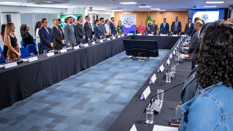 Foto de representantes de Guarujá durante encontro